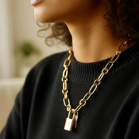 Luxurious Authentic Louis Vuitton Gold Padlock Key Necklace Complimentary - Picture 7 of 11